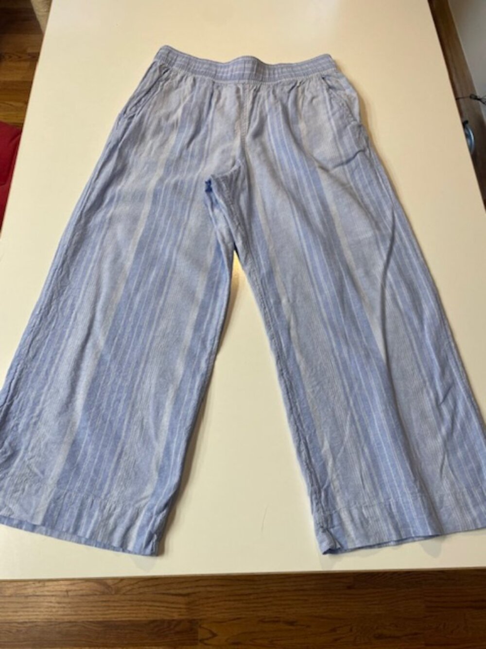 Tahari light blue cropped pull-on pants relaxed fit sz S
